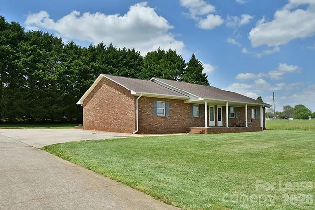 $1,195 | 166 Glen-Gar Drive, Lincolnton, NC 28092