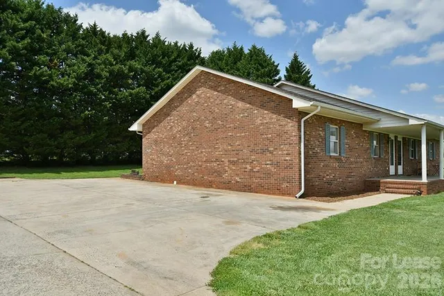 $1,195 | 166 Glen-Gar Drive, Lincolnton, NC 28092