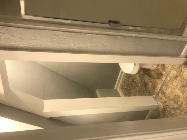 1721 Sheridan Road, Unit 4 Zion, IL 60099 - Photo 13 of 13 a bathroom with a bathtub