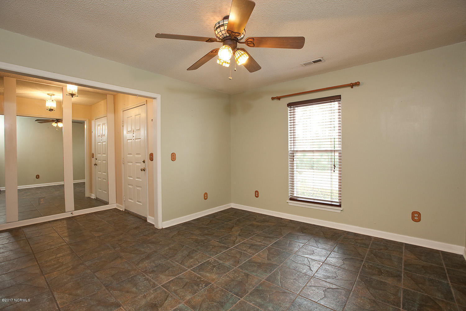 5212 Masonboro Loop Road Wilmington, NC 28409 - Photo 3 of 27 masonboro loop 5212 3dr ben_6054