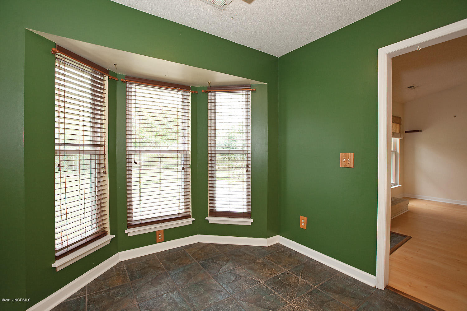 5212 Masonboro Loop Road Wilmington, NC 28409 - Photo 8 of 27 masonboro loop 5212 5kitnk ben_6076
