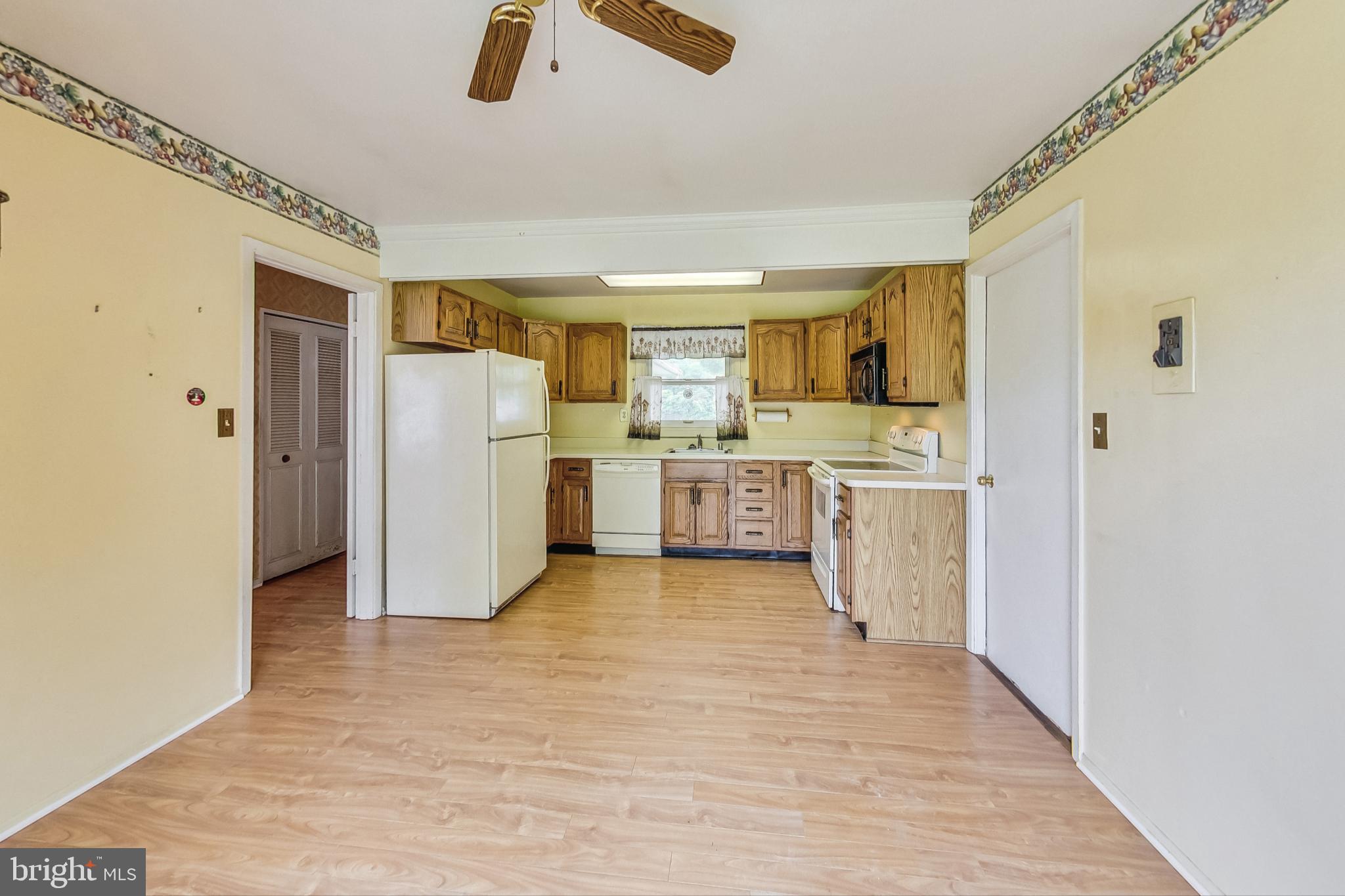 12108 Faith Lane Bowie, MD 20715 - Photo 15 of 41 Kitchen/Breakfast Area
