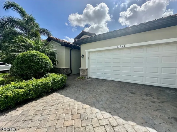 $2,850 | 12952 Broomfield Lane, Fort Myers, FL 33913