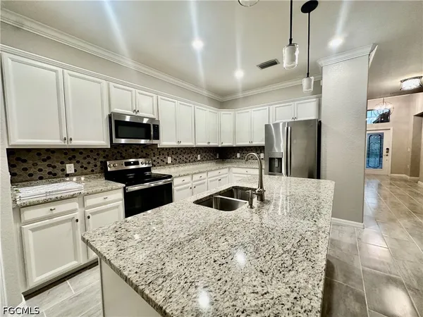 $2,850 | 12952 Broomfield Lane, Fort Myers, FL 33913