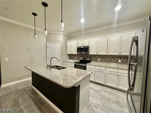 $2,850 | 12952 Broomfield Lane, Fort Myers, FL 33913