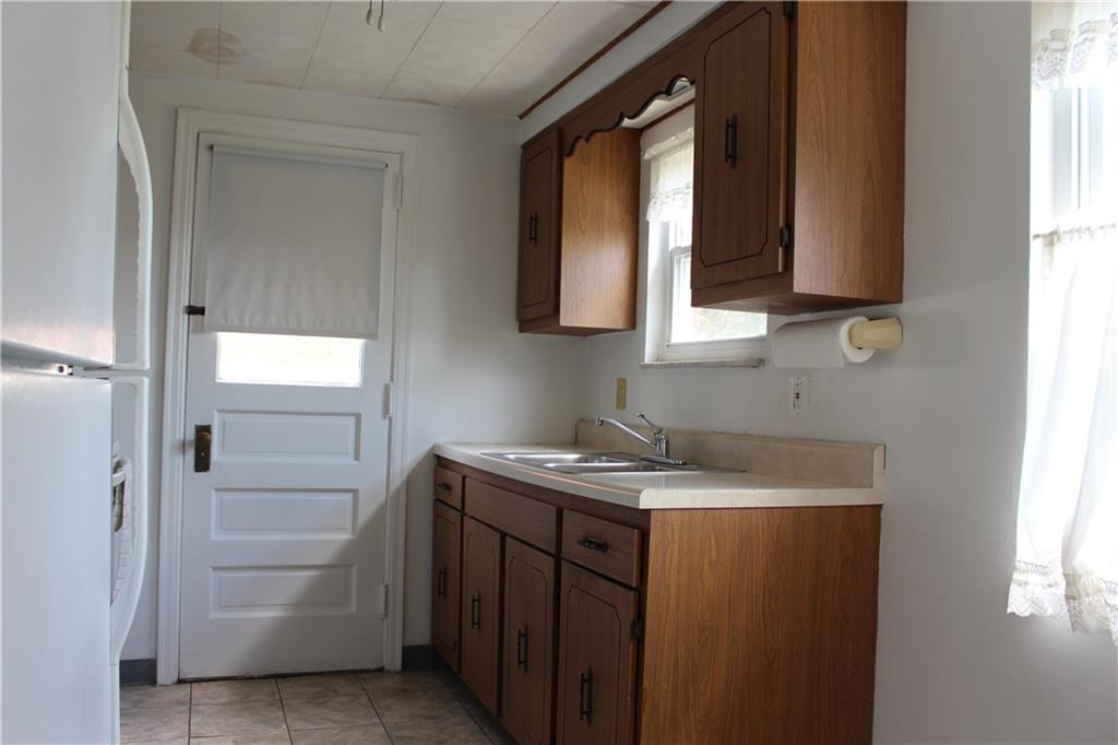 1004 Dallett Road Pittsburgh, PA 15227 - Photo 12 of 21 Gallery Image 12