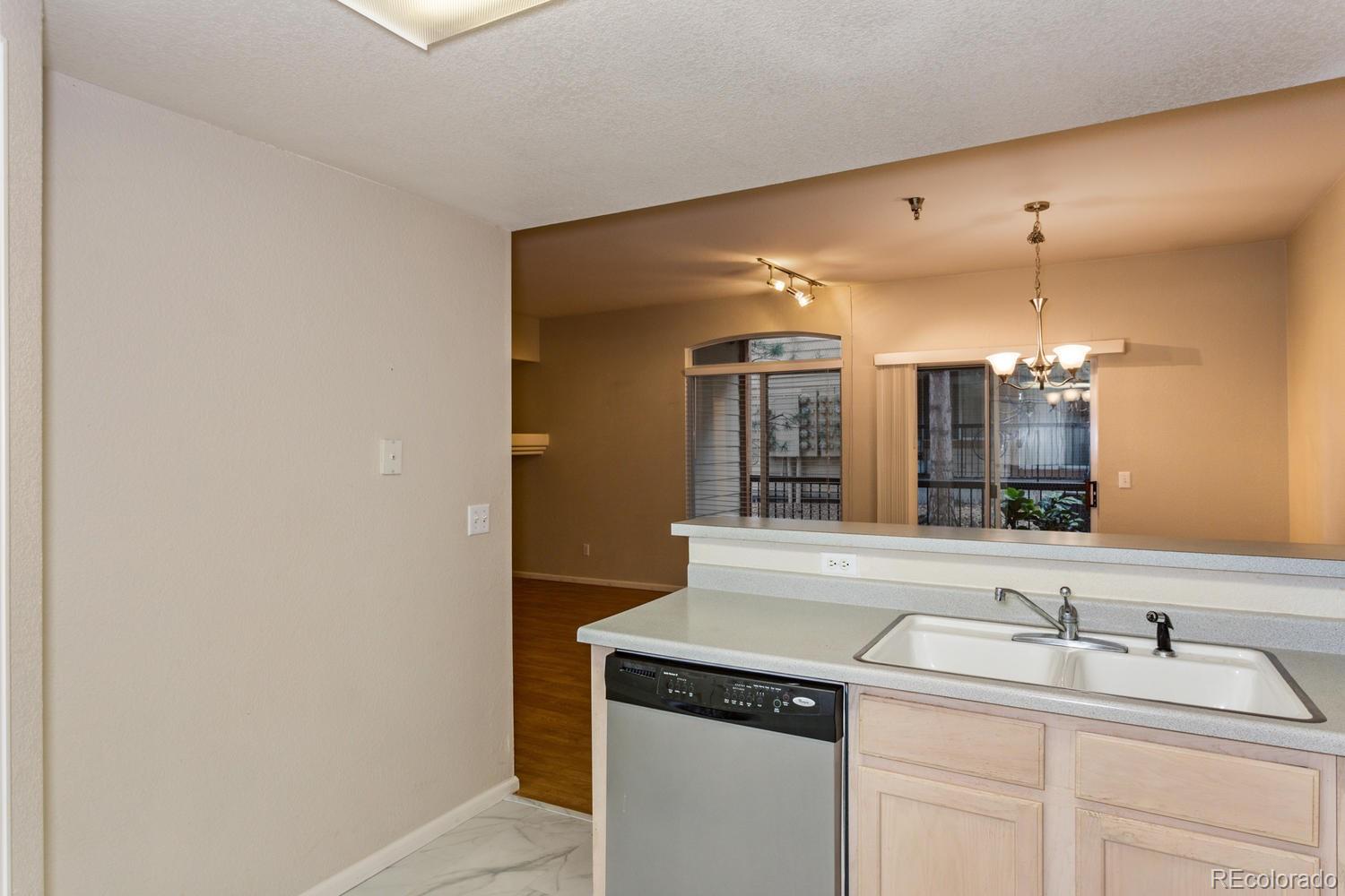2575 South Syracuse Way, Unit 101 Denver, CO 80231 - Photo 12 of 25