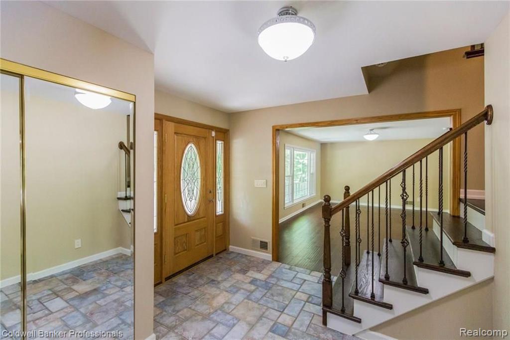 29075 Summerwood Road Farmington, MI 48334 - Photo 2 of 41