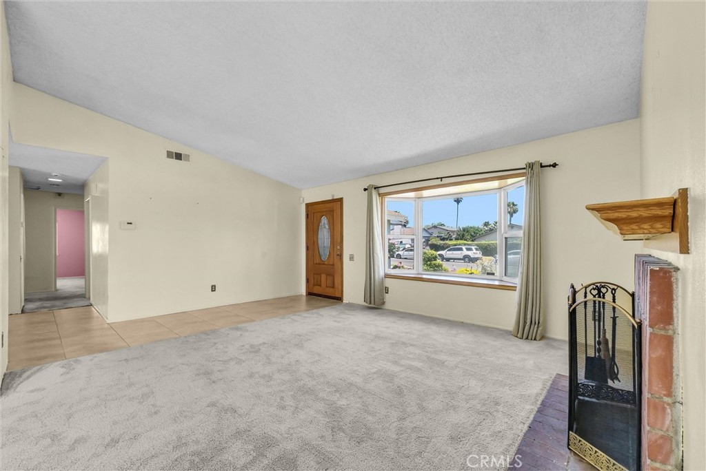 896 North Arrowhead Avenue Rialto, CA 92376 - Photo 8 of 31