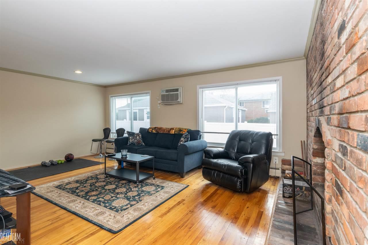 693 West Maple Road Clawson, MI 48017 - Photo 5 of 18