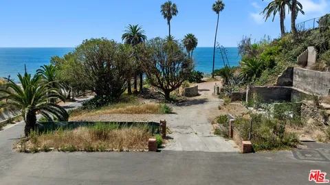 $2,990,000 | 19355 Pacific Coast Highway, Malibu, CA 90265