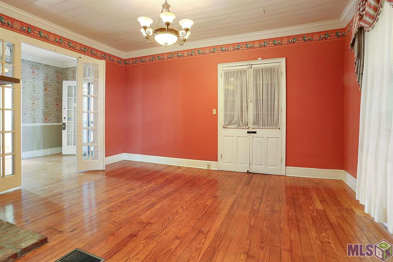 781 North Street Baton Rouge, LA 70802 - Photo 15 of 40 Den with french doors to front porch