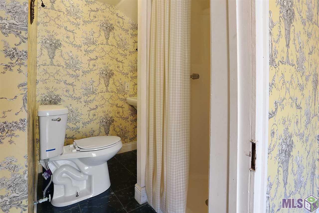 781 North Street Baton Rouge, LA 70802 - Photo 36 of 40 Upstairs full bath