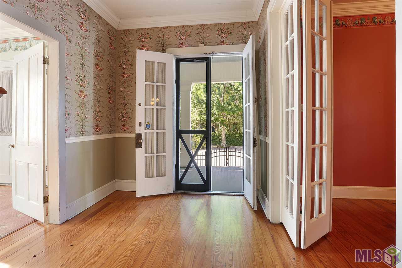 781 North Street Baton Rouge, LA 70802 - Photo 9 of 40 Foyer with Original front doors