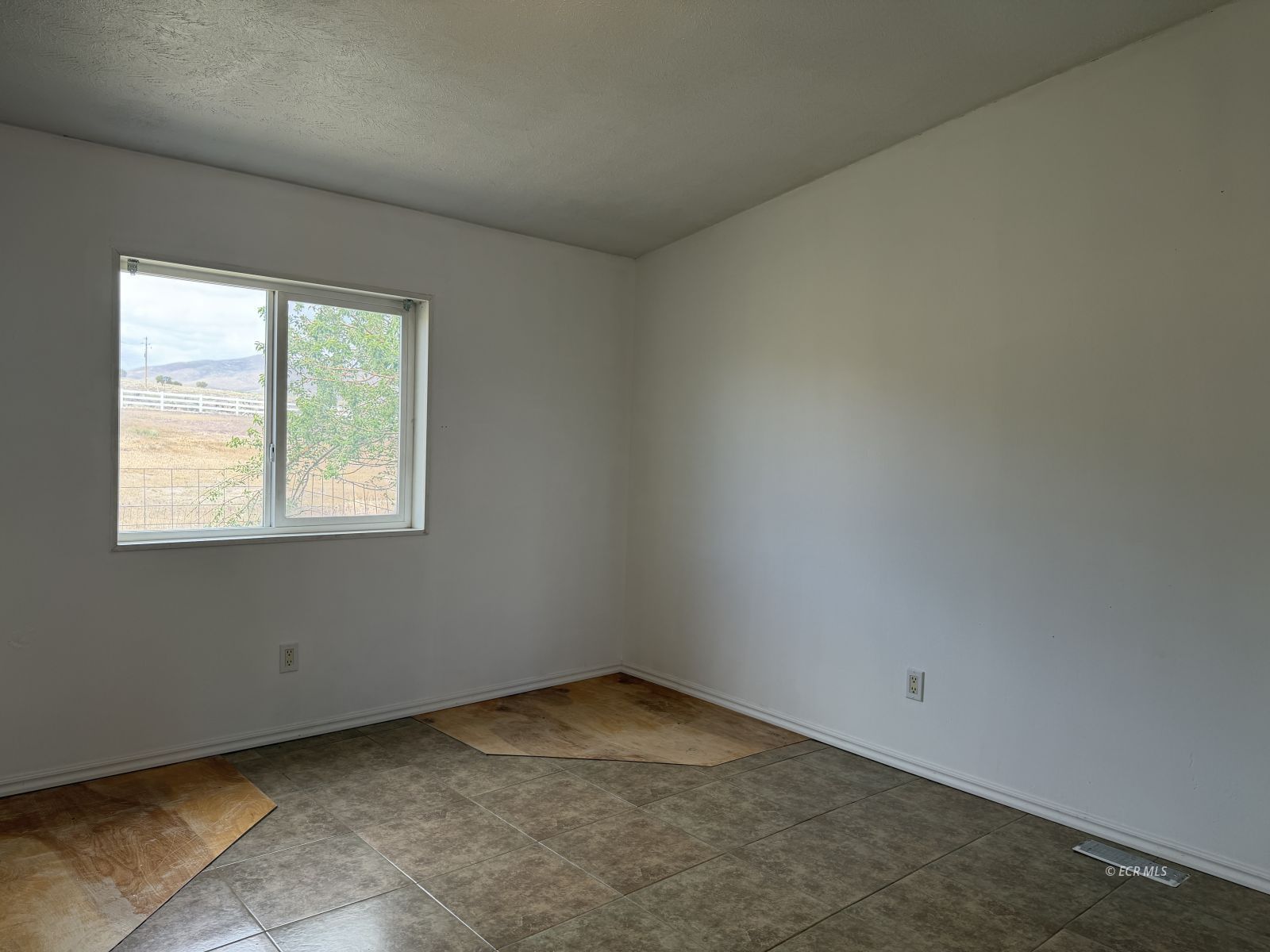 897 Lovelock Street Spring Creek, NV 89815 - Photo 5 of 23