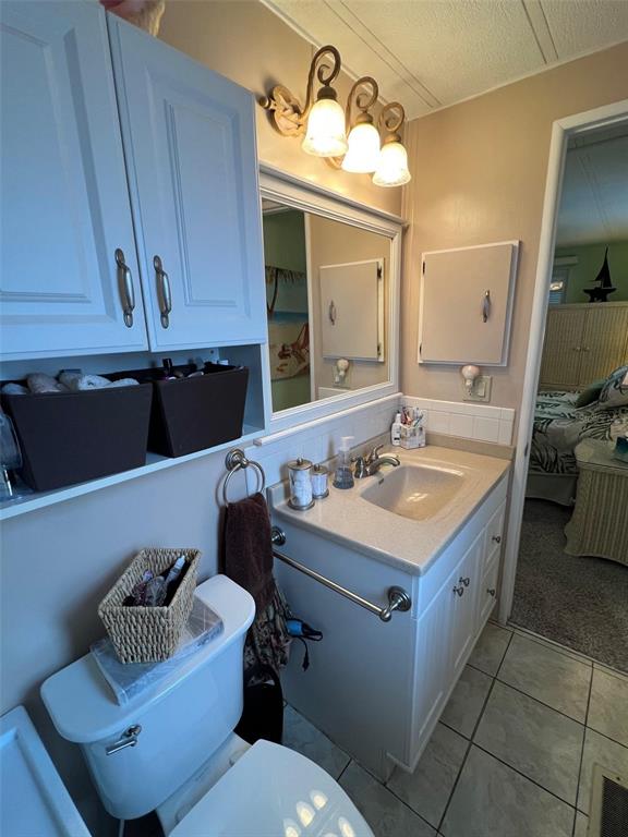52 Frangipani Circle Largo, FL 33770 - Photo 26 of 33 a bathroom with a sink and a mirror