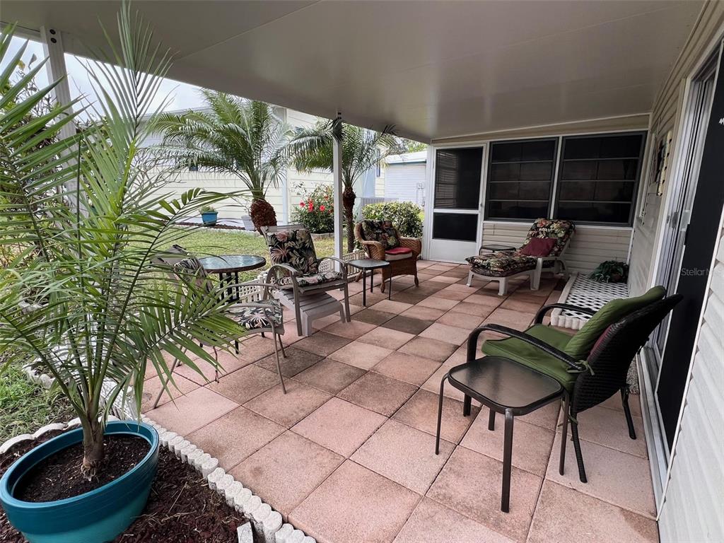 52 Frangipani Circle Largo, FL 33770 - Photo 4 of 33 a living room filled with furniture and a potted plant
