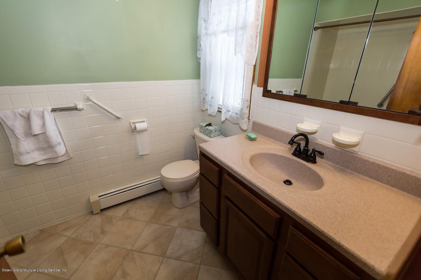 159 Foster Road Staten Island, NY 10309 - Photo 20 of 30 masterbath2
