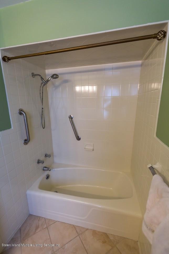 159 Foster Road Staten Island, NY 10309 - Photo 21 of 30 mastertub