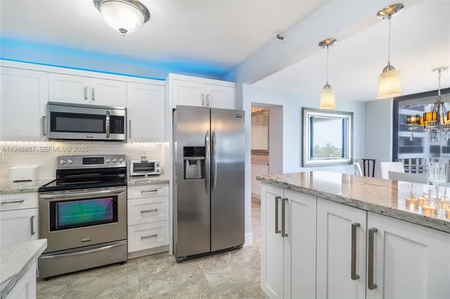 $4,000 | 6061 Collins Avenue, Unit 6F, Miami Beach, FL 33140