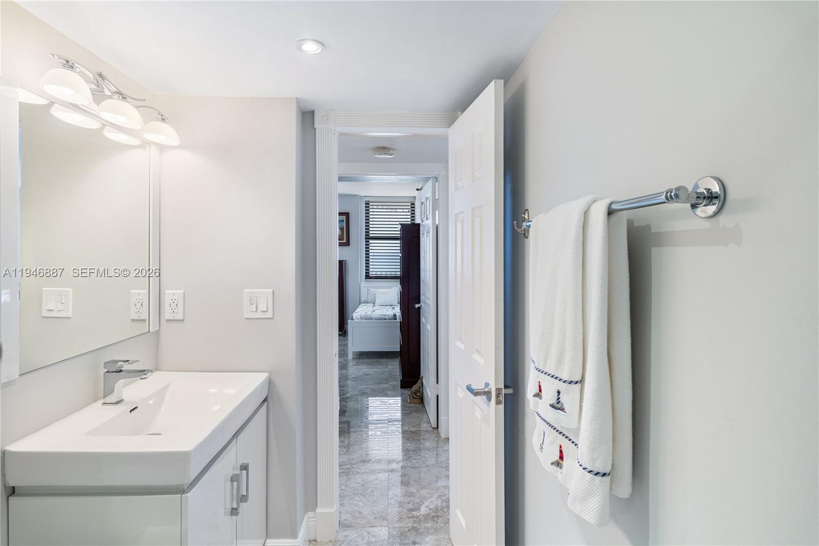 6061 Collins Avenue, Unit 6F Miami Beach, FL 33140 - Photo 20 of 30