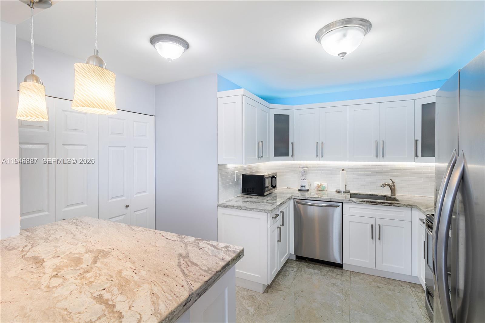 6061 Collins Avenue, Unit 6F Miami Beach, FL 33140 - Photo 9 of 30