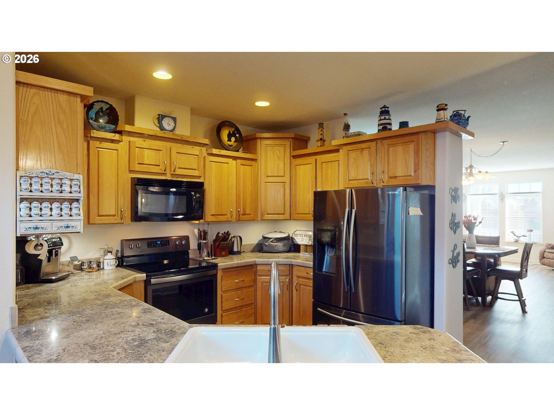 98126 West Benham Lane, Unit 17 Brookings, OR 97415 - Photo 12 of 48 Kitchen
