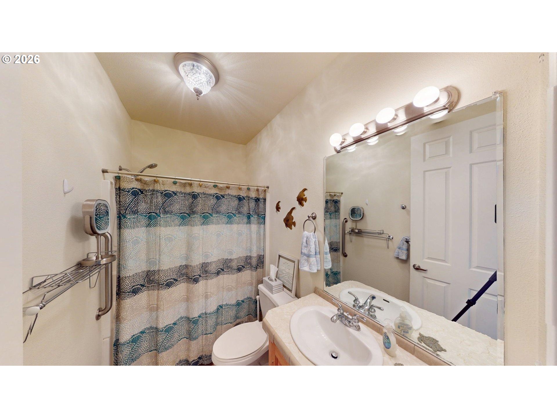 98126 West Benham Lane, Unit 17 Brookings, OR 97415 - Photo 19 of 48 Bathroom