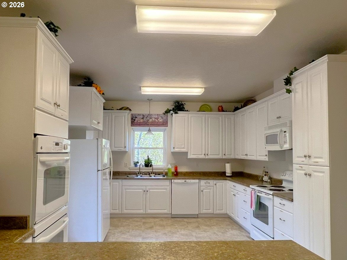 98126 West Benham Lane, Unit 17 Brookings, OR 97415 - Photo 43 of 48 Community Club House