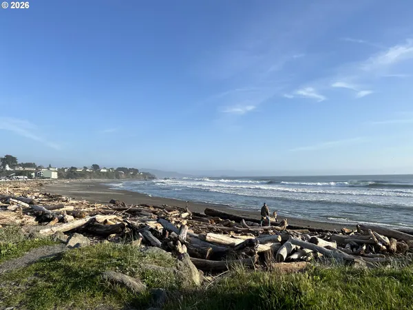 $355,000 | 98126 West Benham Lane, Unit 17, Brookings, OR 97415