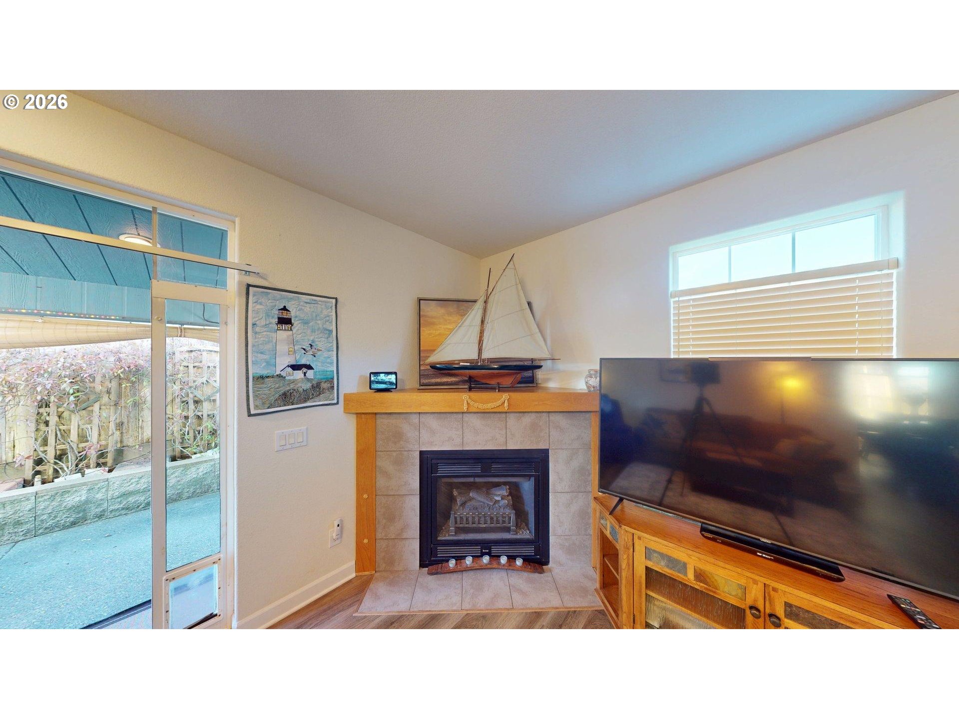 98126 West Benham Lane, Unit 17 Brookings, OR 97415 - Photo 9 of 48 Fireplace