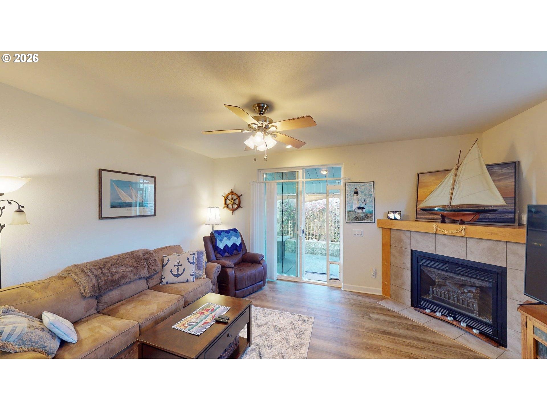 98126 West Benham Lane, Unit 17 Brookings, OR 97415 - Photo 10 of 48 Living Room