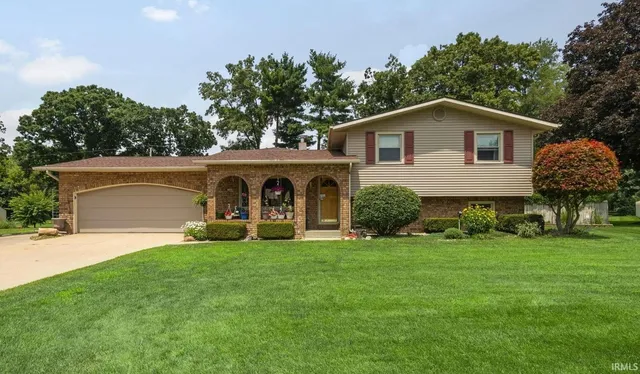 $290,000 | 52526 Farmingdale Drive, Granger, IN 46530