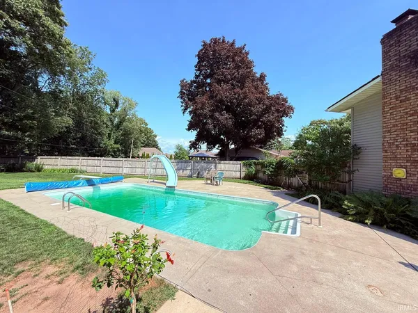 $290,000 | 52526 Farmingdale Drive, Granger, IN 46530