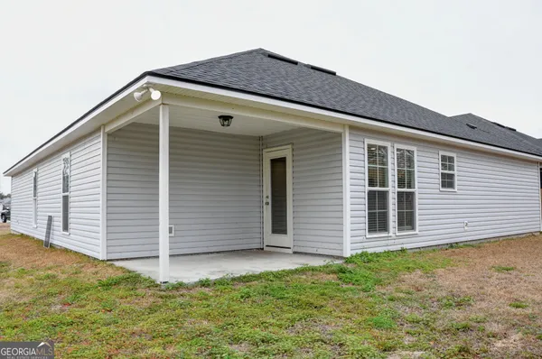 a view of a house with a backyard
