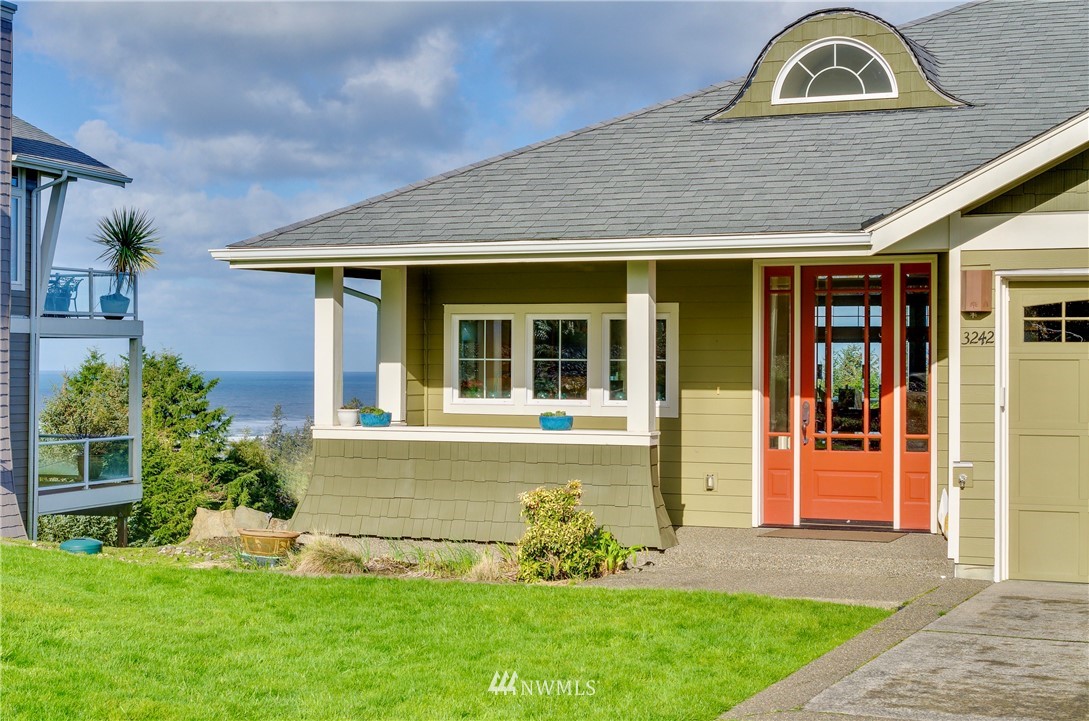 3242 Overlook Loop Ilwaco, WA 98624 - Photo 2 of 36