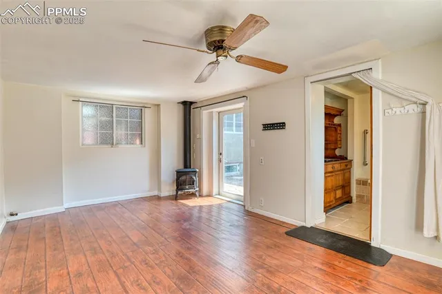 a picture of a wall with white walls