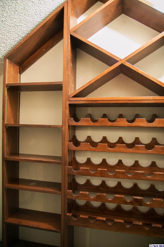 1066 Old Phillips Road Glendale, CA 91207 - Photo 10 of 35