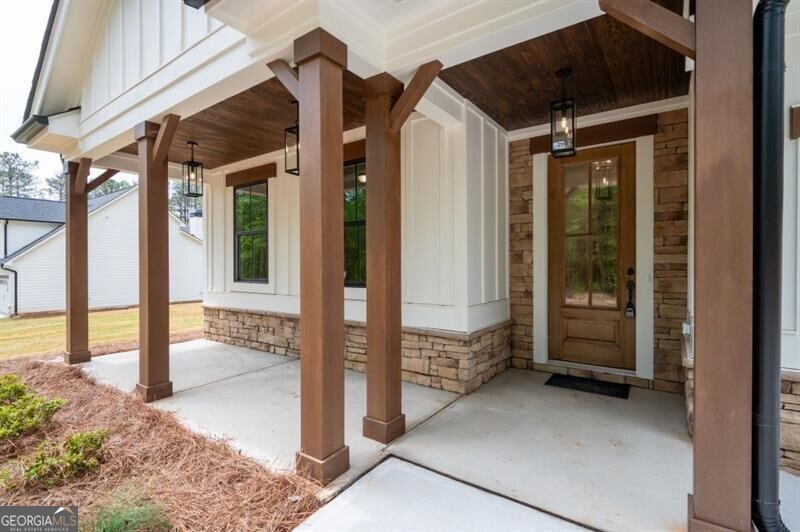 110 Doris Path Dallas, GA 30157 - Photo 4 of 35 a view of an entryway of the house