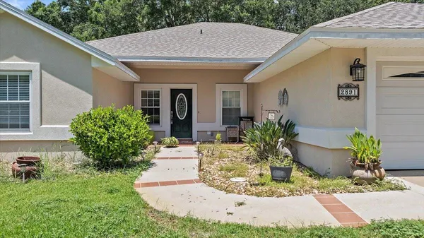 a view of a house with a yard