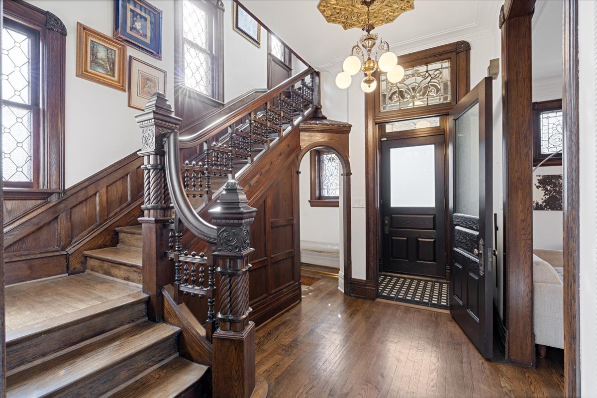 2138 West Caton Street Chicago, IL 60647 - Photo 3 of 50