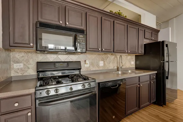 $325,000 | 1524 South Sangamon Street, Unit 513, Chicago, IL 60608