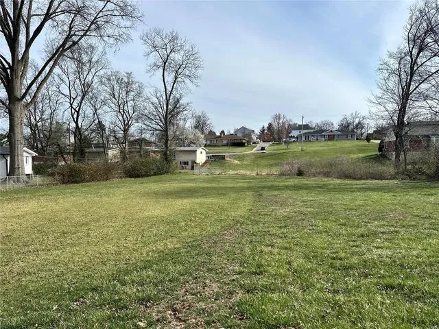 $425,000 | 10225 East Watson Road, St. Louis, MO 63127