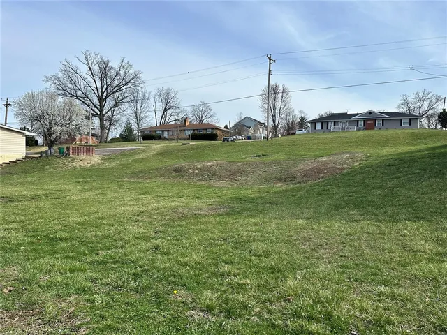 $425,000 | 10225 East Watson Road, St. Louis, MO 63127