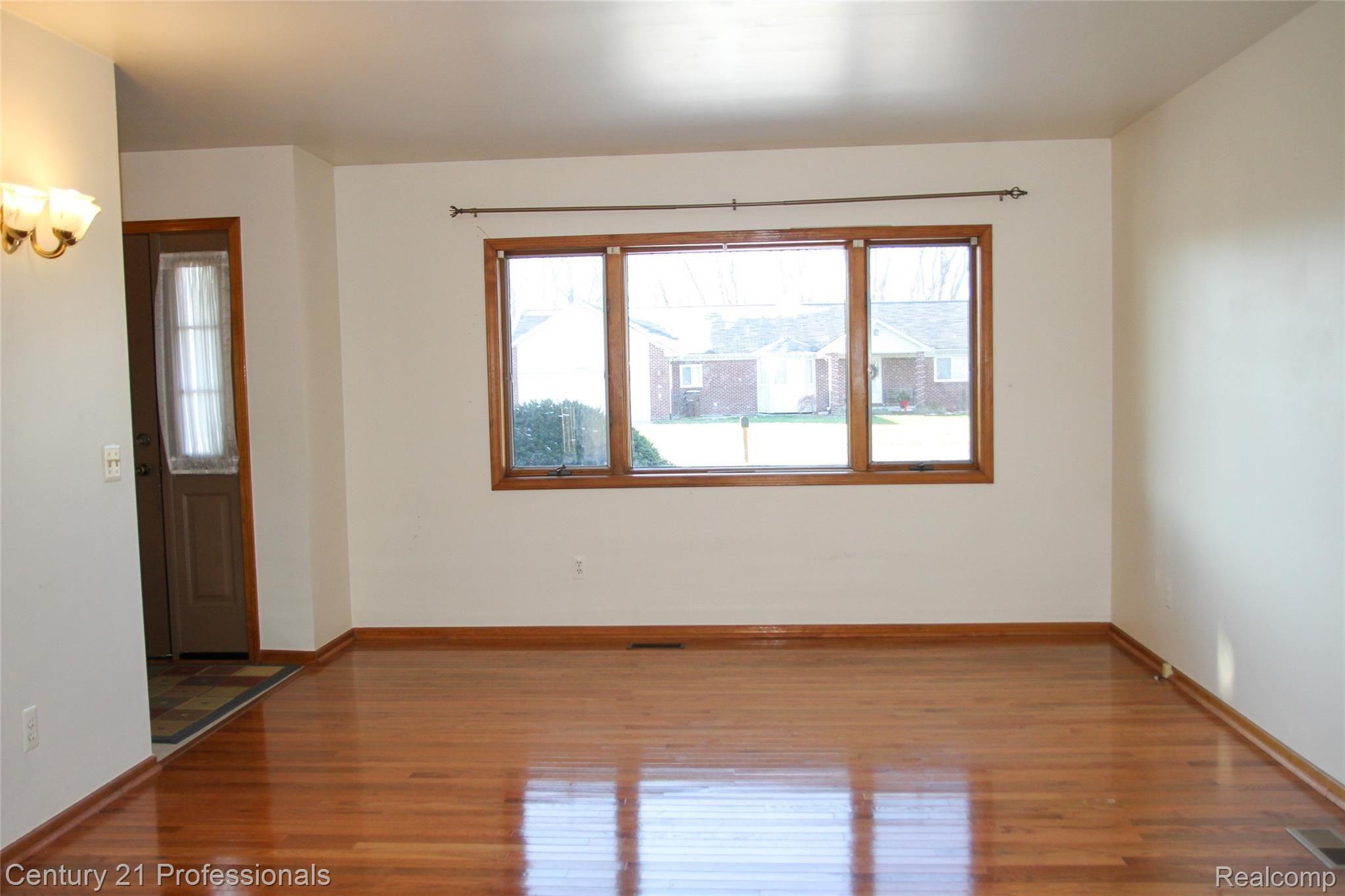 45566 Gable Inn Street Utica, MI 48317 - Photo 7 of 22 7.jpg