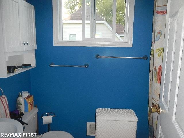5275 Pointe Tremble Road Algonac, MI 48001 - Photo 39 of 42 31303602-38.JPG