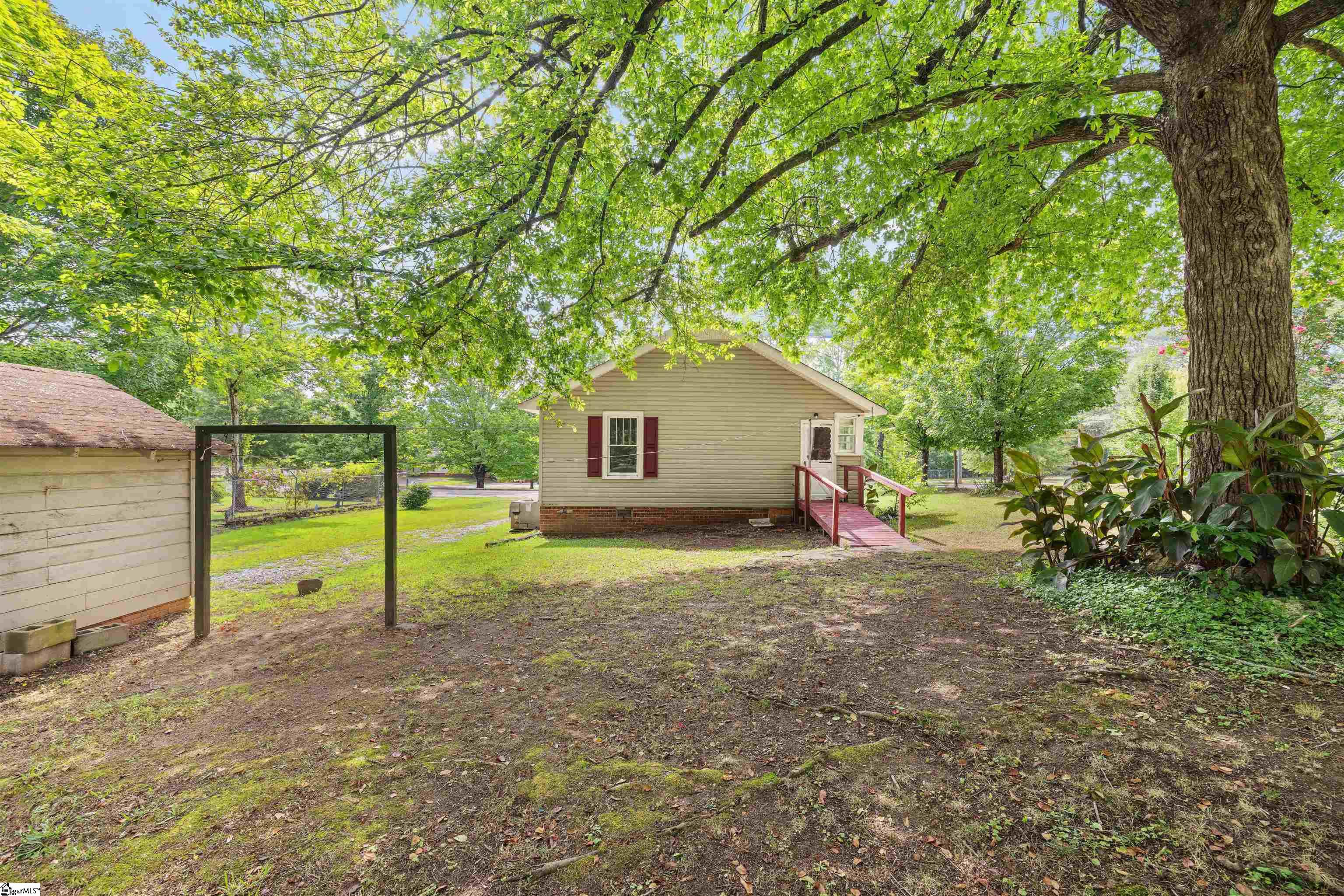 704 Slater Road Marietta, SC 29661 - Photo 3 of 20