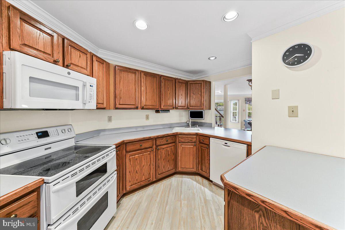 402 Sumner Way West Chester, PA 19382 - Photo 11 of 33 Kitchen with lots of cabinetry