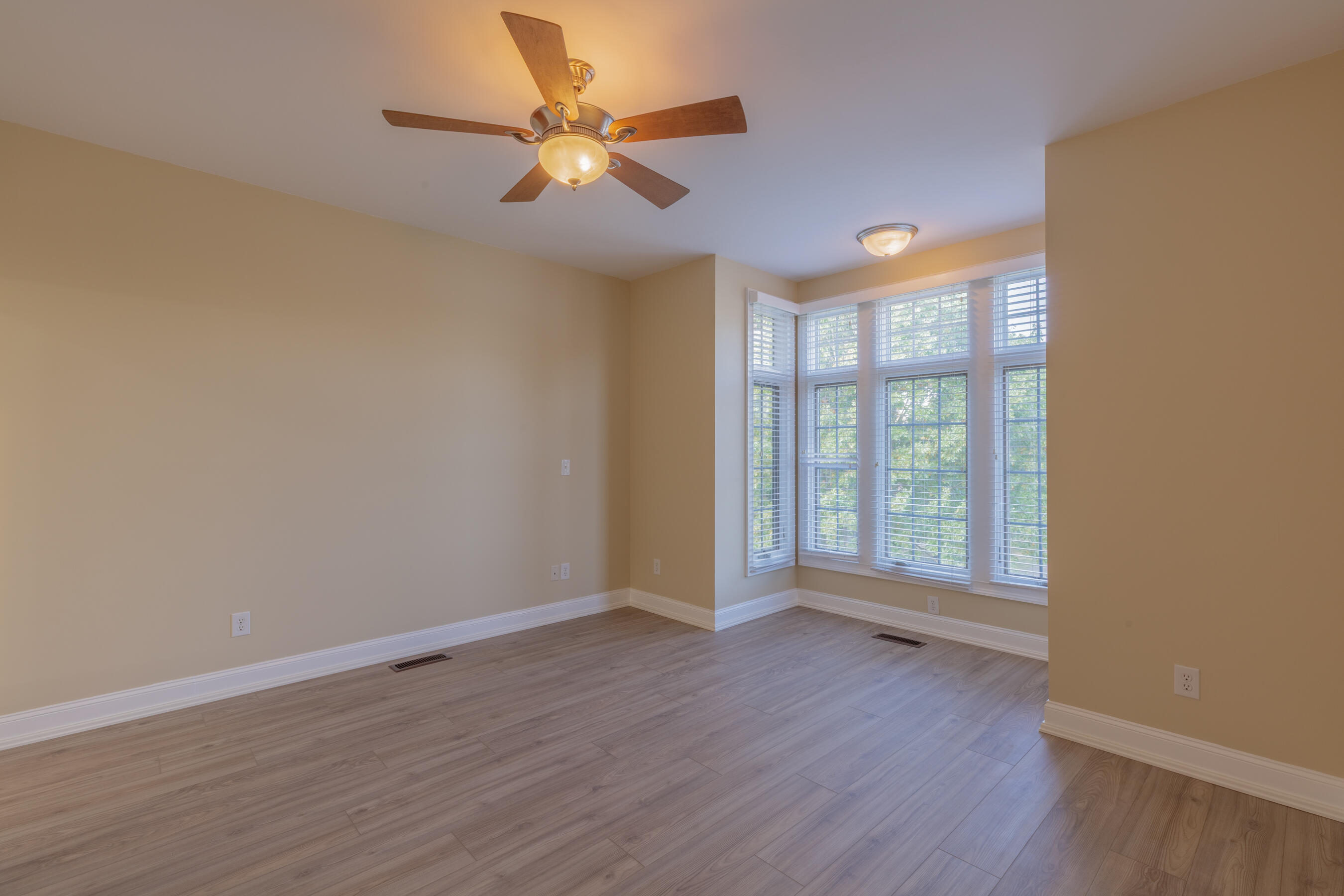 913 Wall Street Chattanooga, TN 37403 - Photo 16 of 24 917 & 913 Wall Street HD-35