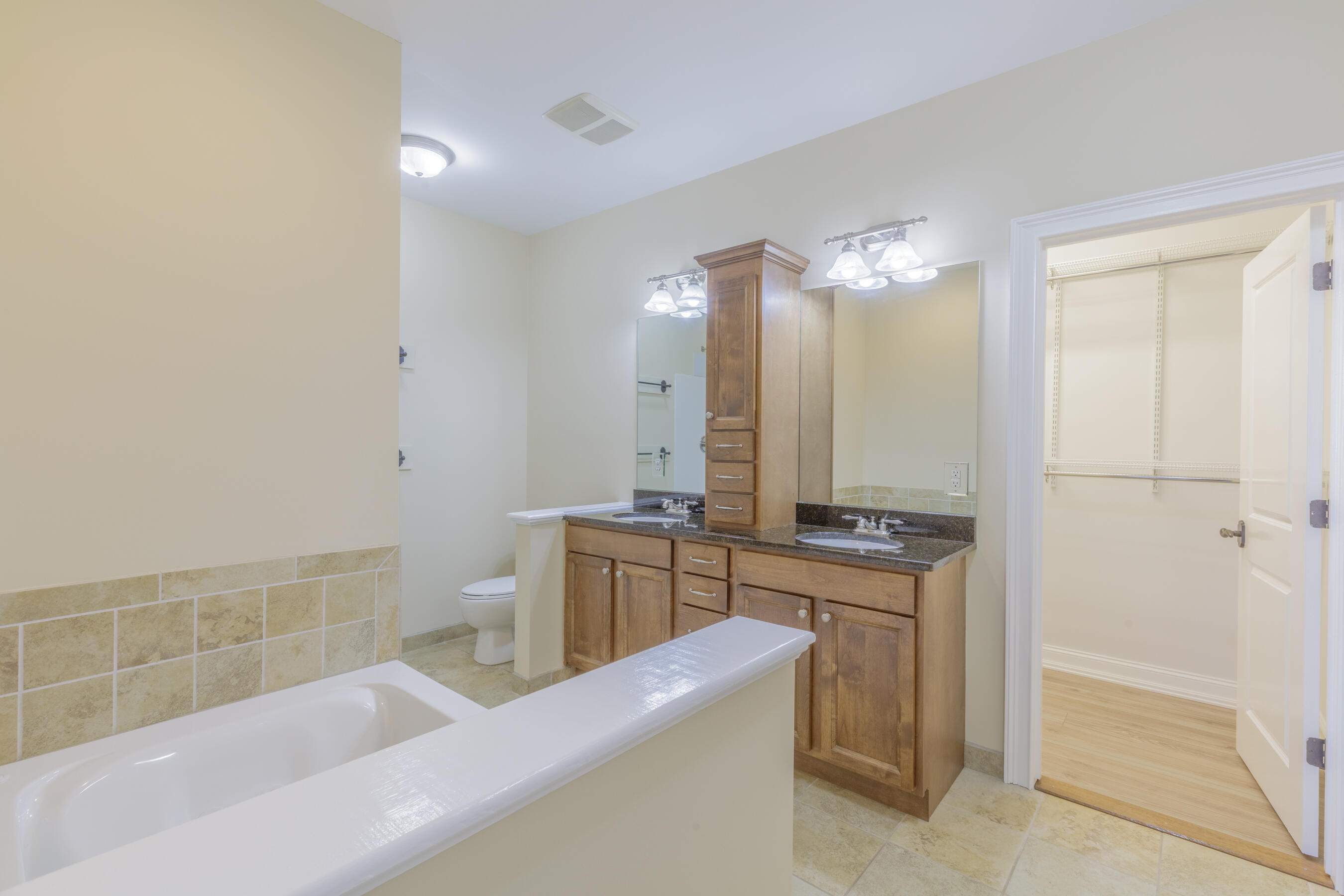 913 Wall Street Chattanooga, TN 37403 - Photo 17 of 24 917 & 913 Wall Street HD-37